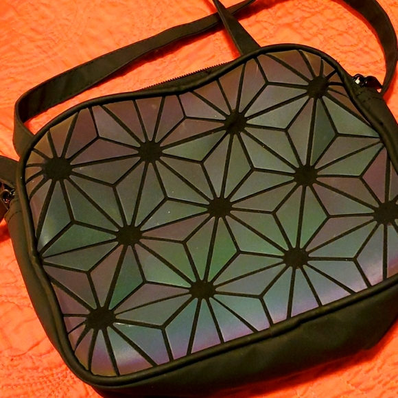 ❄️3 for $20❄️ Iridescent purse - Picture 1 of 6